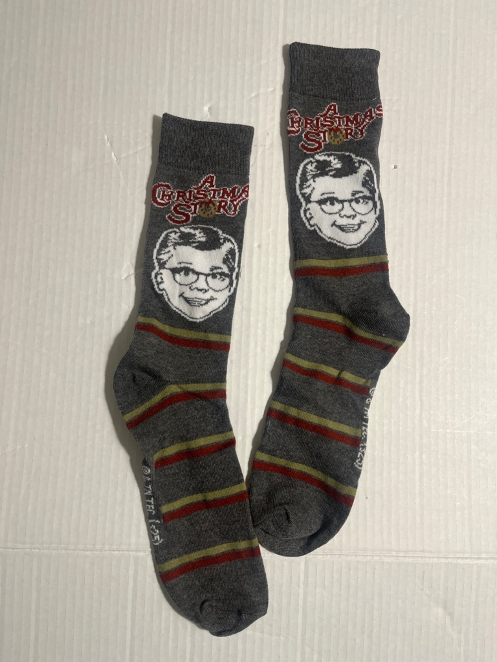 Gray 'A Christmas Story' Crew Socks - Novelty Men's Socks - Picture 4 of 5